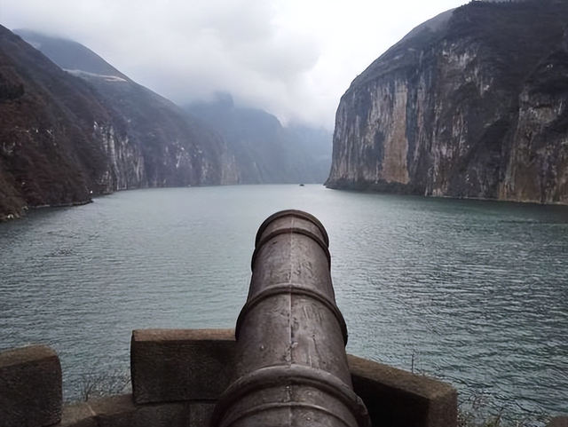 人民币上的图案都是哪里的风景，人民币上的图案都是哪里的风景呢（10元、20元、50元、100元的背面是哪）