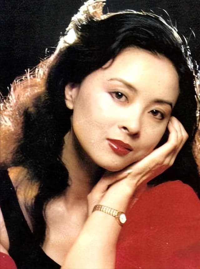 陈烨个人资料男，陈烨（60岁花27万美元包机回国）