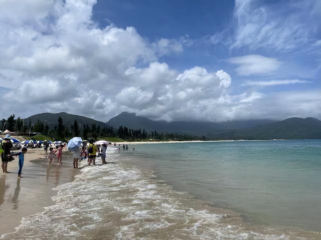 深圳西冲沙滩风景区，夏天是属于海边的季节