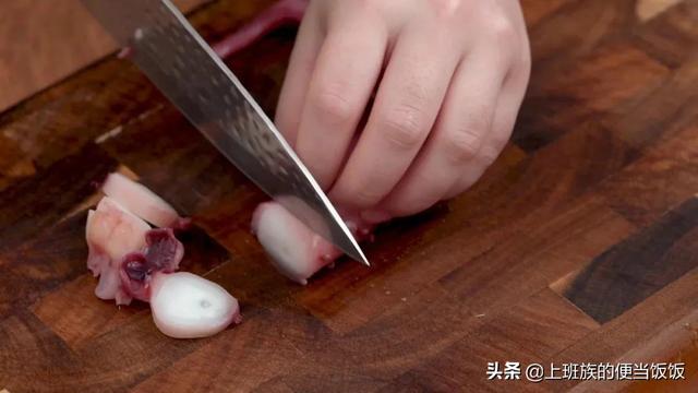 正宗章鱼烧粉配方，章鱼小丸子的章鱼粉如何配制呀（土豆的宝藏吃法）