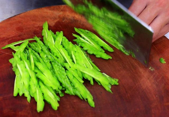 30克用勺子量图片，50克有多少参照物（老话说“伏天不吃苦）