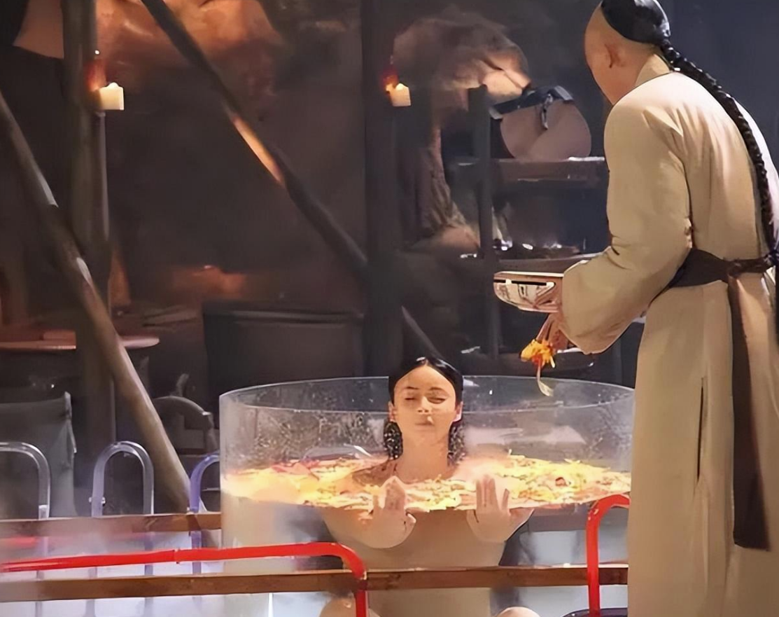 11杨钧钧《西门无恨》说起沐浴镜头,最让人意难平的就是杨钧钧的戏水