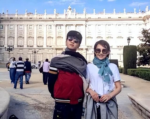 华晨宇与张碧晨，华晨宇与张碧晨事件解析（两次亲子鉴定照曝光女方不悦）