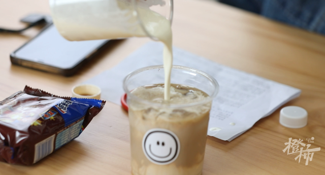 百利甜酒兑什么最好喝，百利甜酒的几种爽爆了的喝法（挑战便利店12种饮料的神仙混搭）