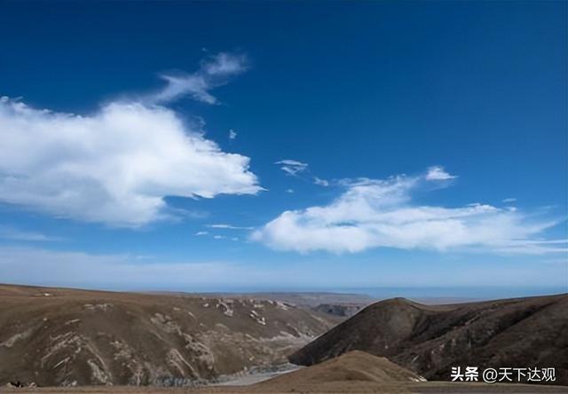 柴达木盆地位于哪个高原，四大高原是哪四大高原（属封闭性的巨大山间断陷盆地）