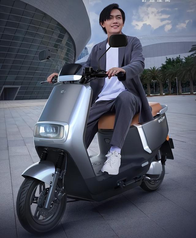 高碳钢是什么材质，碳钢好还是不锈钢好（爱玛推出新车A505）