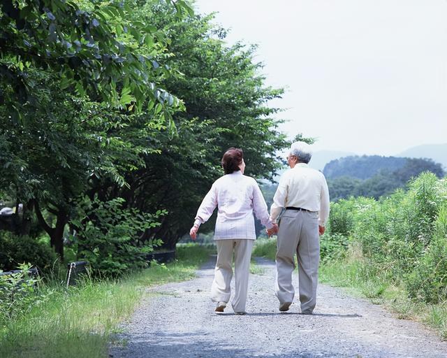 中秋节送什么礼物合适，中秋节送什么礼物合适给长辈（中秋佳节，不送月饼，能送什么）