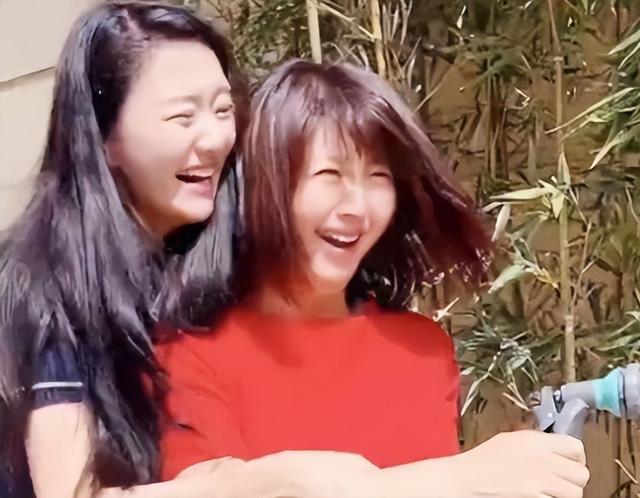 “二人转女王”闫学晶：两段婚姻三个孩子，两任丈夫都是二婚