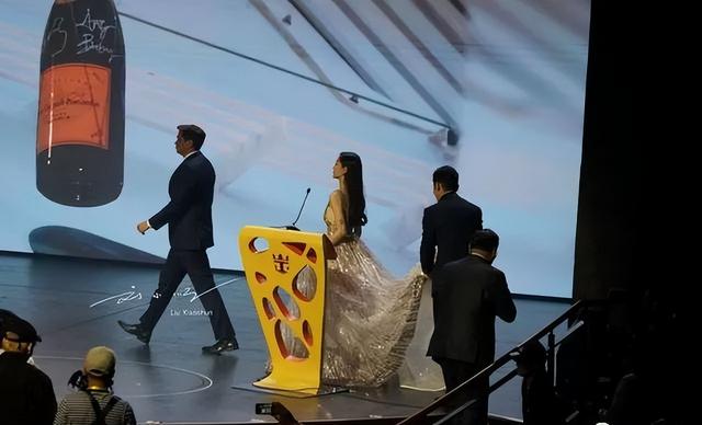 杨颖，杨颖cos嫦娥（杨颖的尴尬却越来越明显了图片）