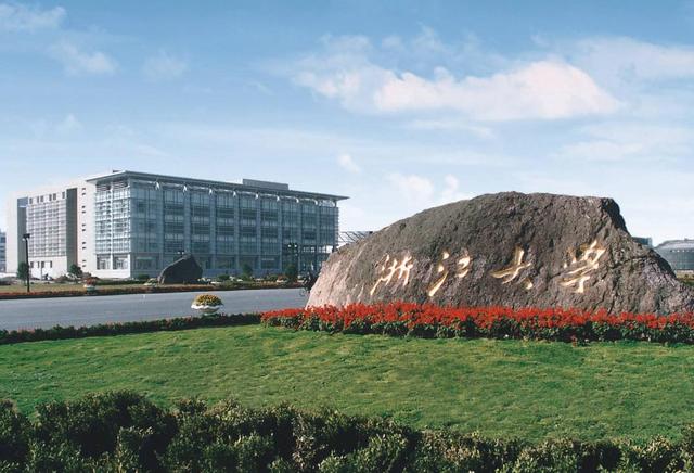 2022年江苏省高考人数，无锡2022年参加高考人数为24038（C9高校在江苏省和浙江省的录取情况对比）