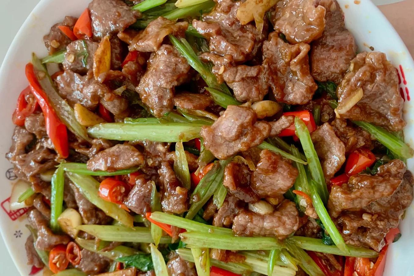 四,推荐食谱:芹菜炒牛肉(黄牛肉)