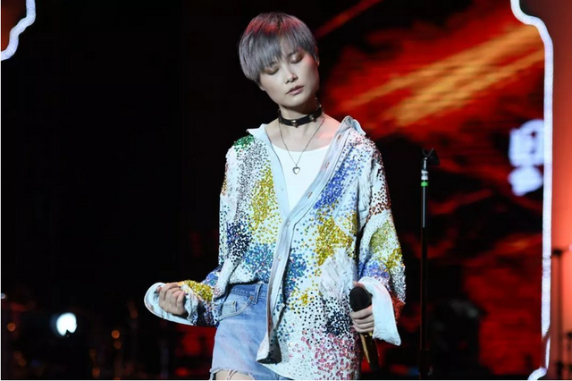 李宇春结婚了吗，李宇春结婚男方是谁（这些年李宇春都经历了些什么）