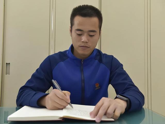 宝藏男孩是什么意思，我的宝藏男孩是什么意思（实习消防员里的“宝藏男孩”）