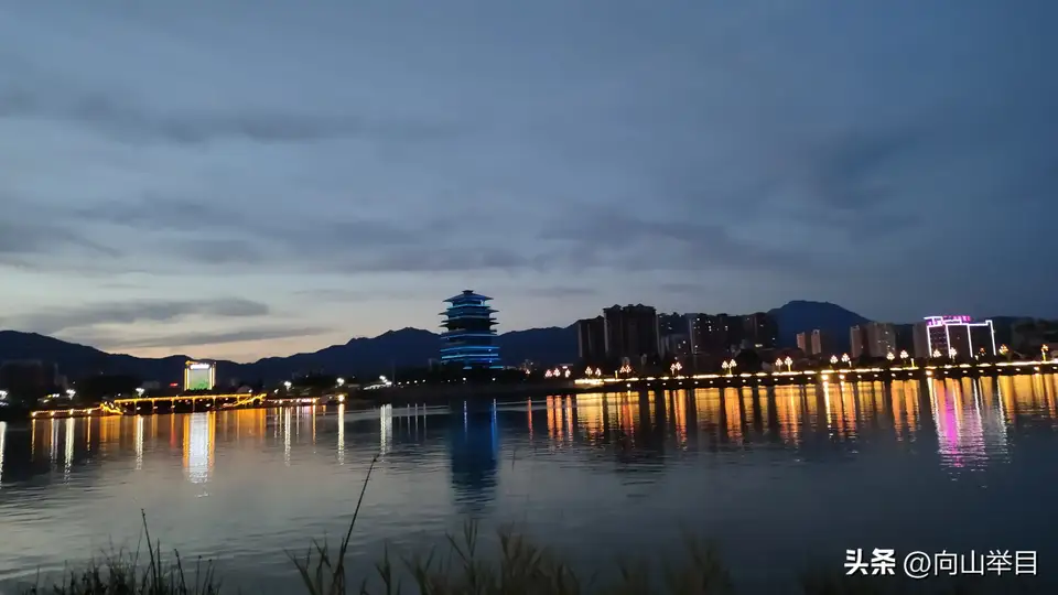 为什么很多原本经济比较发达的非洲国家，独立之后经济反而一蹶不振了？