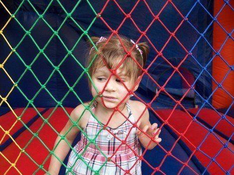 女孩带金字旁漂亮有涵养的名字，寓意好的金字旁女孩名字（带倩字起名神态俏丽、有内涵的女孩名字）