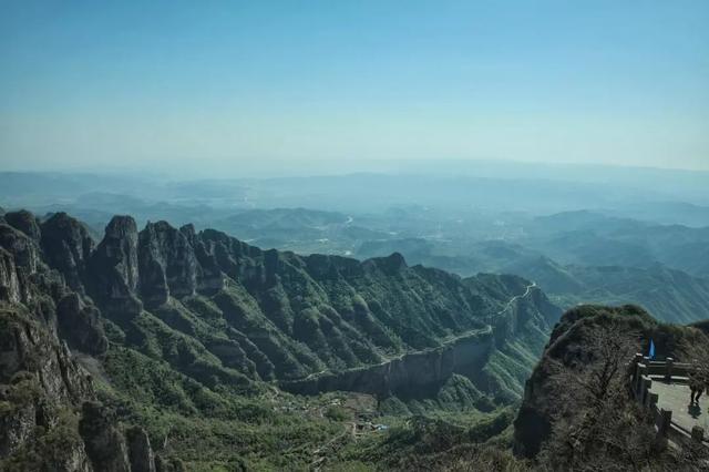 举起手来拍摄地，举起手来拍摄地郭亮村介绍（悬崖上有隐秘古村）