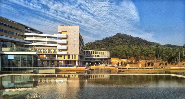 北师大香港浸会大学录取分数线，北京师范大学-香港浸会大学联合国际学院在贵州招生人数、录取分数线、位次[2022招生计划]（北京师范大学香港浸会大学自主招生）