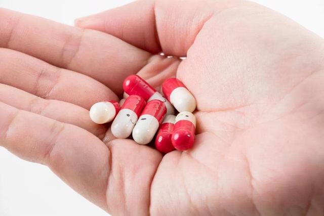 手部发麻是怎么回事，手麻是怎么回事（提醒：多半和8个原因有关）