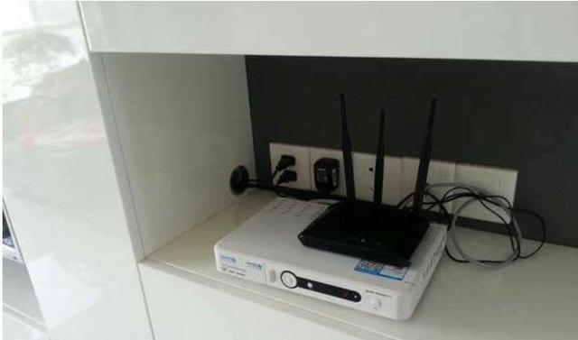 客厅放镜子好不好，家里镜子风水摆放与禁忌（成都装修一套房子多少钱）