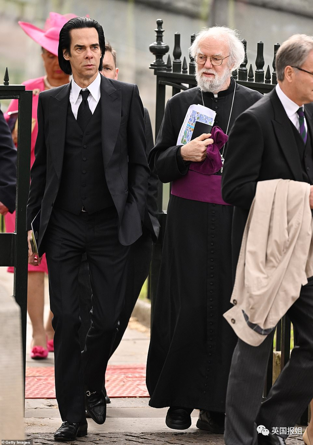 英国现任国王是谁，英国新任国王查尔斯简介（“70年太子”终于加冕成英国国王）