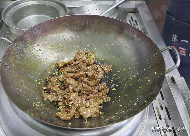牛肉买回来要洗吗，牛肉怎么洗才算干净了（牛肉鲜嫩入味）