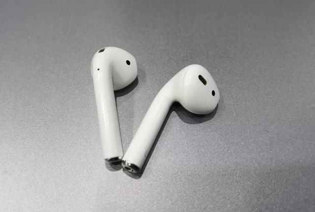 头戴式耳机怎么戴，头戴式耳机怎么戴脖子上（如何正确使用蓝牙耳机）