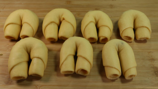 大蛋糕好吃的蛋糕做法，大蛋糕好吃的蛋糕做法大全（1碗面粉加3个鸡蛋）