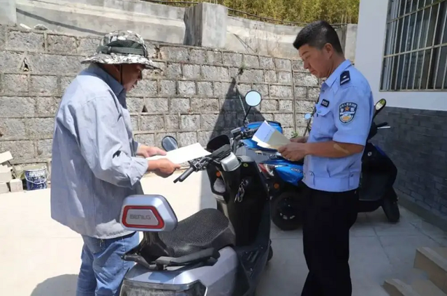 电瓶车上牌照需要多少钱，电动车上牌收费多少钱（电动车、三轮车上牌）