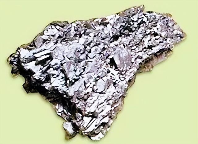 鹤顶红主要成分，鹤顶红主要成分鹤顶红服下的症状（鹤顶红被叫作毒药之王）