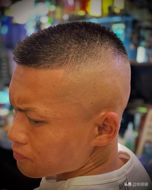 男生什么发型好看，男生弄什么发型好看（男士发型别乱剪）