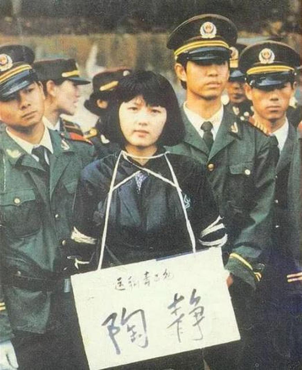 窒息的感觉很快就要结束了……但对于下面照片里的20岁花季少女而言