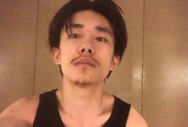 易烊千玺的真实年龄，易烊千玺14岁到17岁外貌变化（“谦逊低调”的易烊千玺）