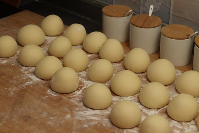 馒头怎么做才松软好吃，蒸馒头怎么发面松软好吃（不要只会放酵母）