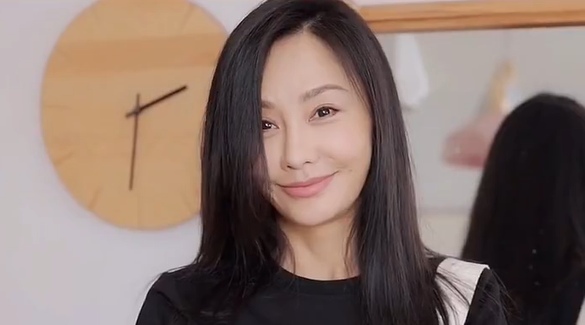 吴奇隆前妻嫁富商，陈赫前妻与外国男友秀恩爱
