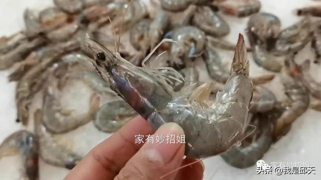 生虾变红了是不是坏了，生虾颜色变成红色（买回家的大虾不新鲜）