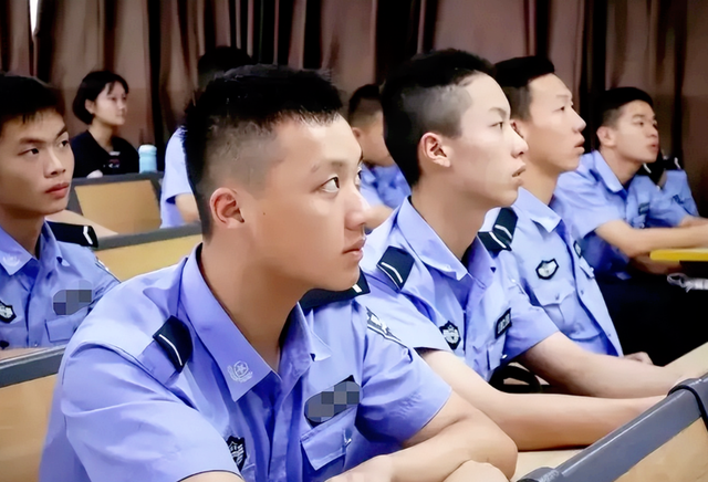 专科警校出来干什么，毕业之后直接捧“铁饭碗”
