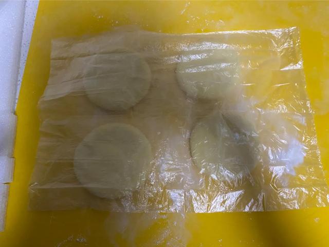 山药饼的家常做法，山药饼做法大全家常（两人晚餐简单山药饼）