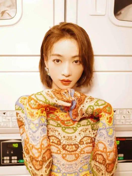 脑门大适合什么发型，脑门大适合啥发型（怎样才能找到适合自己的那款）