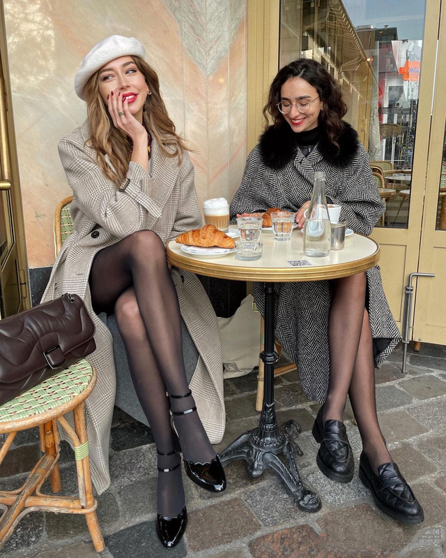 红色贝雷帽搭配什么衣服好看，红色贝雷帽搭配什么衣服好看男（试试“大衣+贝雷帽”）