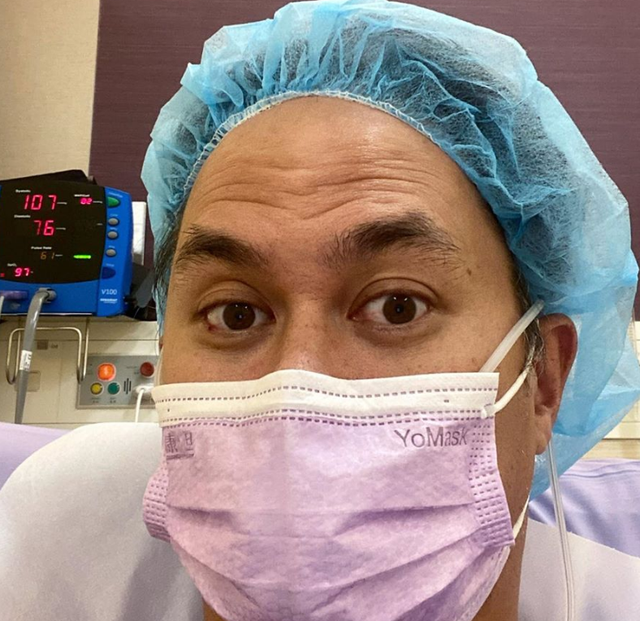 许冠文和许冠杰是亲兄弟吗，唱三哥许冠英的歌引泪目
