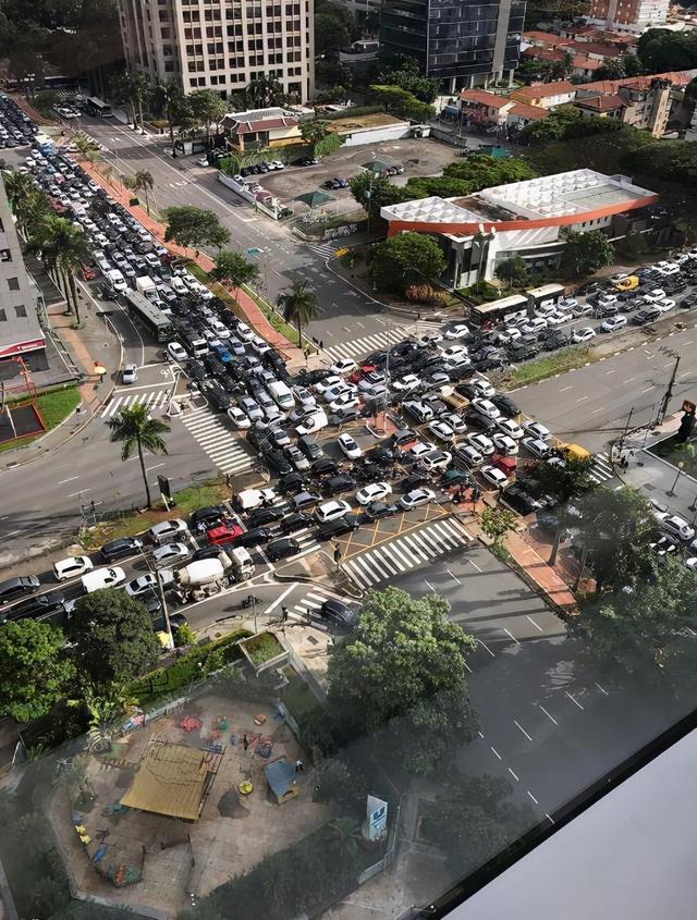 京藏高速大堵车，今日北京17点交通怎么样堵车吗（一次堵车事件出动400多名交警）