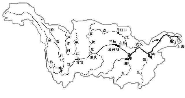 长江流域降水图，径流量达近万亿立方米