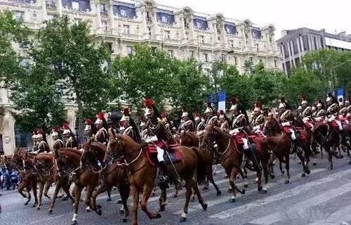国庆节的习俗，国庆节的风俗有哪些 传统（了解世界各国的国庆节习俗）