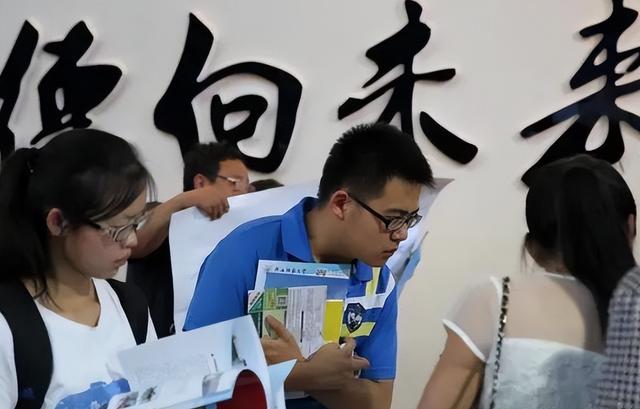 高考作息怎么安排，高考作息怎么安排时间（高考学霸作息时间表流出）