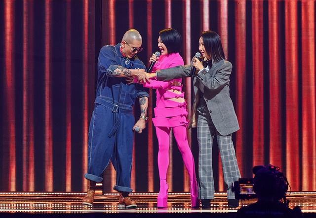 华伦天奴小s礼服，小S一身Valentino出席活动