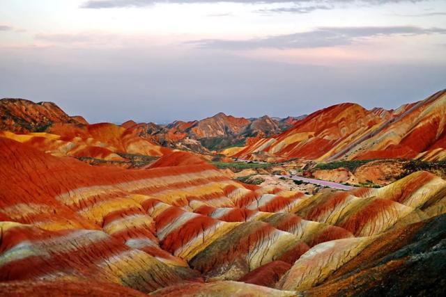 暑假去哪里旅游好，暑假去哪里旅游好玩2021（最适合去的12个美景地）