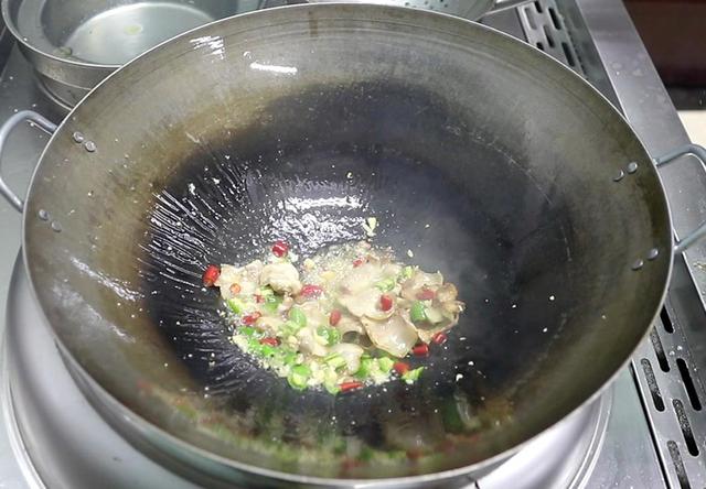 洋芋炒菜做法，洋芋炒菜做法大全家常菜（比大鱼大肉还美味）