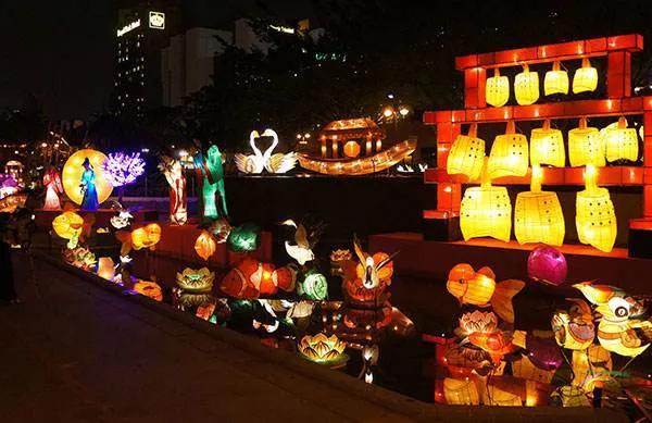 中秋节的习俗有哪些，中秋节有哪些传统的风俗（中国中秋节民俗有哪些）