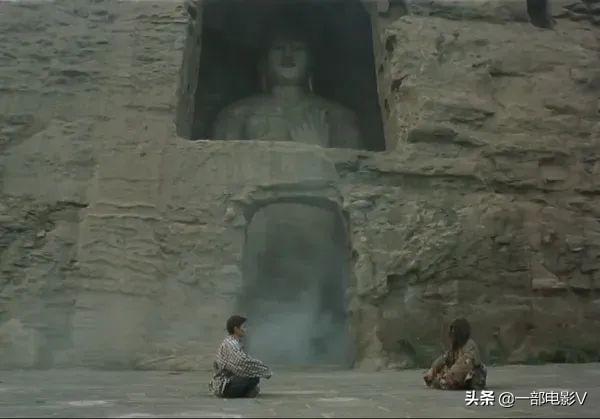 大块头有大智慧断头照，大块头大智慧。后面孙果把李凤怡的头砍掉了（由神作变烂片的电影《大块头有大智慧》）