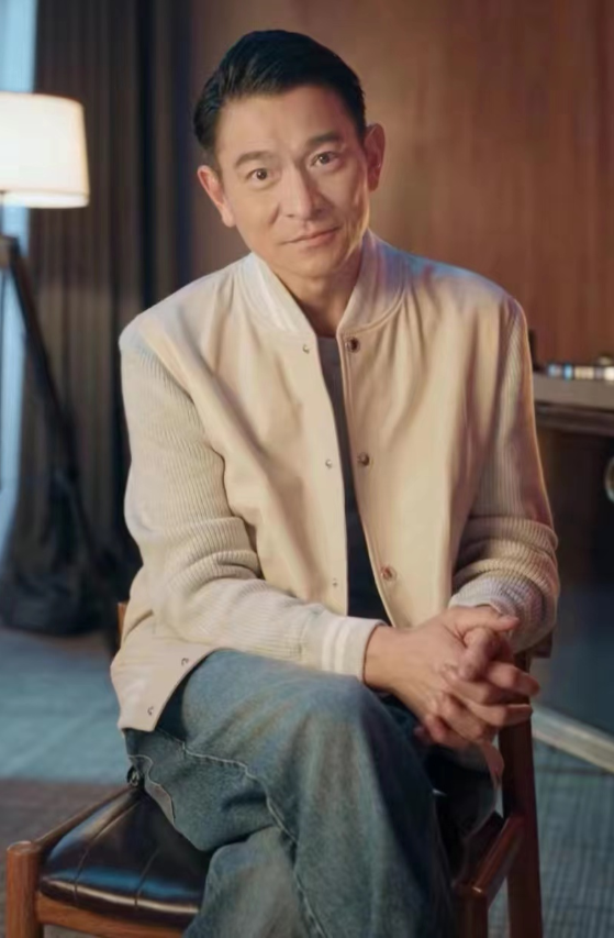 刘德华多大年龄，四大天王的年龄分别是多少（新照哈腰驼背还颈纹抢镜）